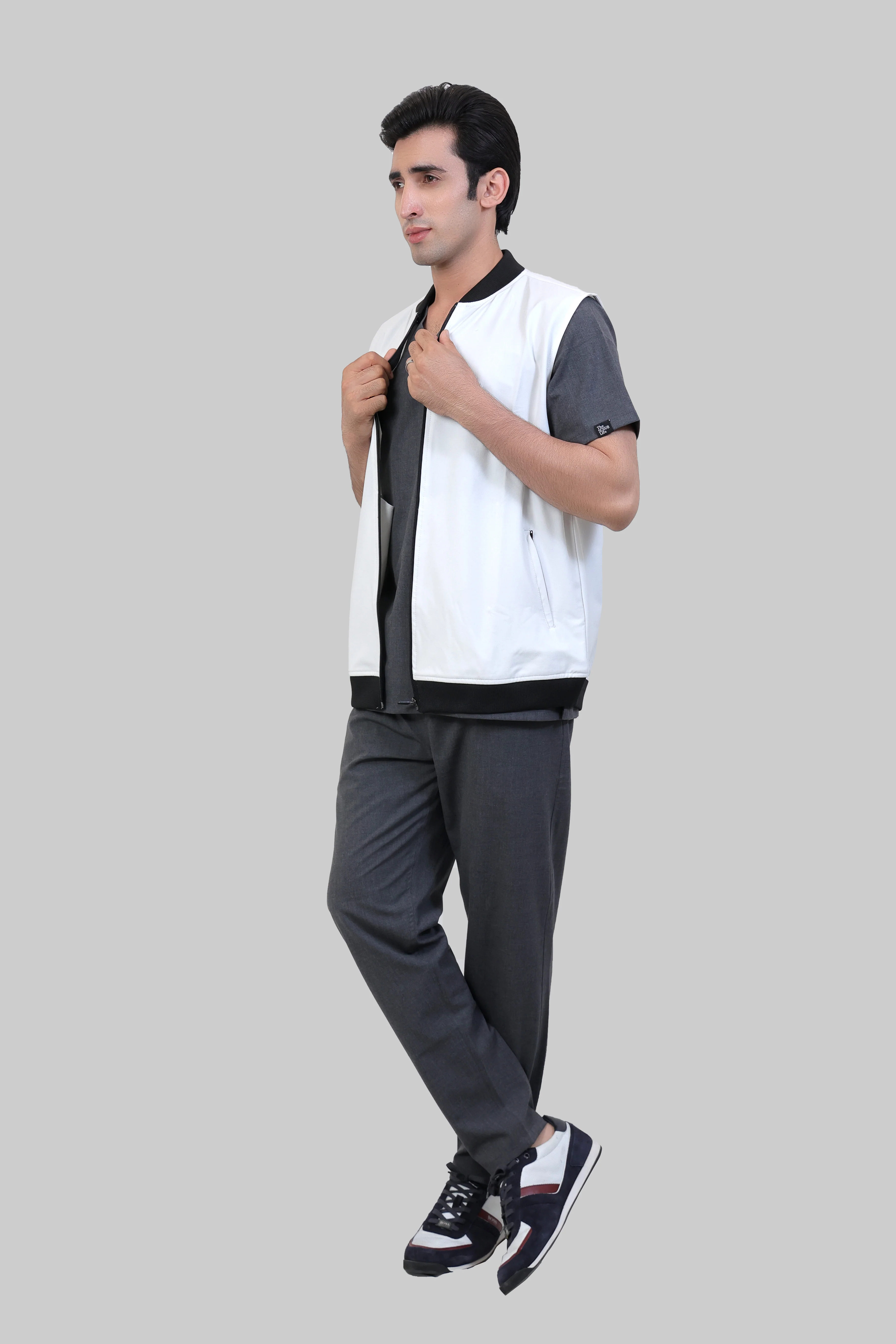 Men White Sleeve-Less Jacket - Image 3
